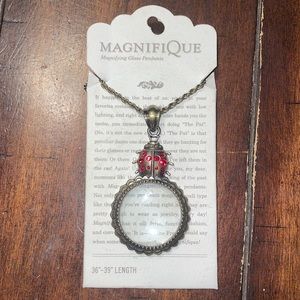 Magnifique magnifying glass pendant
